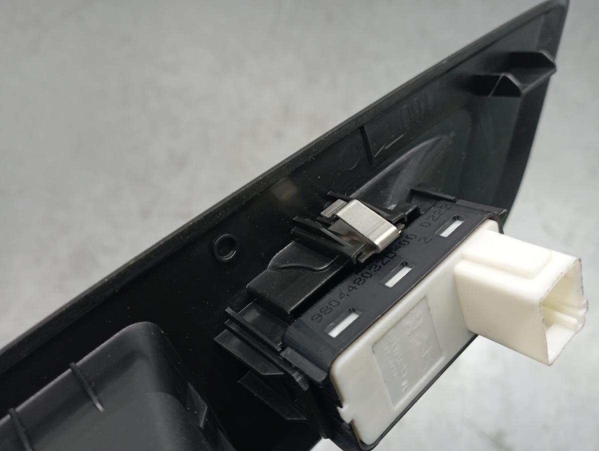 Comando / interruttore alzacristallo posteriore destro PEUGEOT 2008 II (U_) Imagem-3