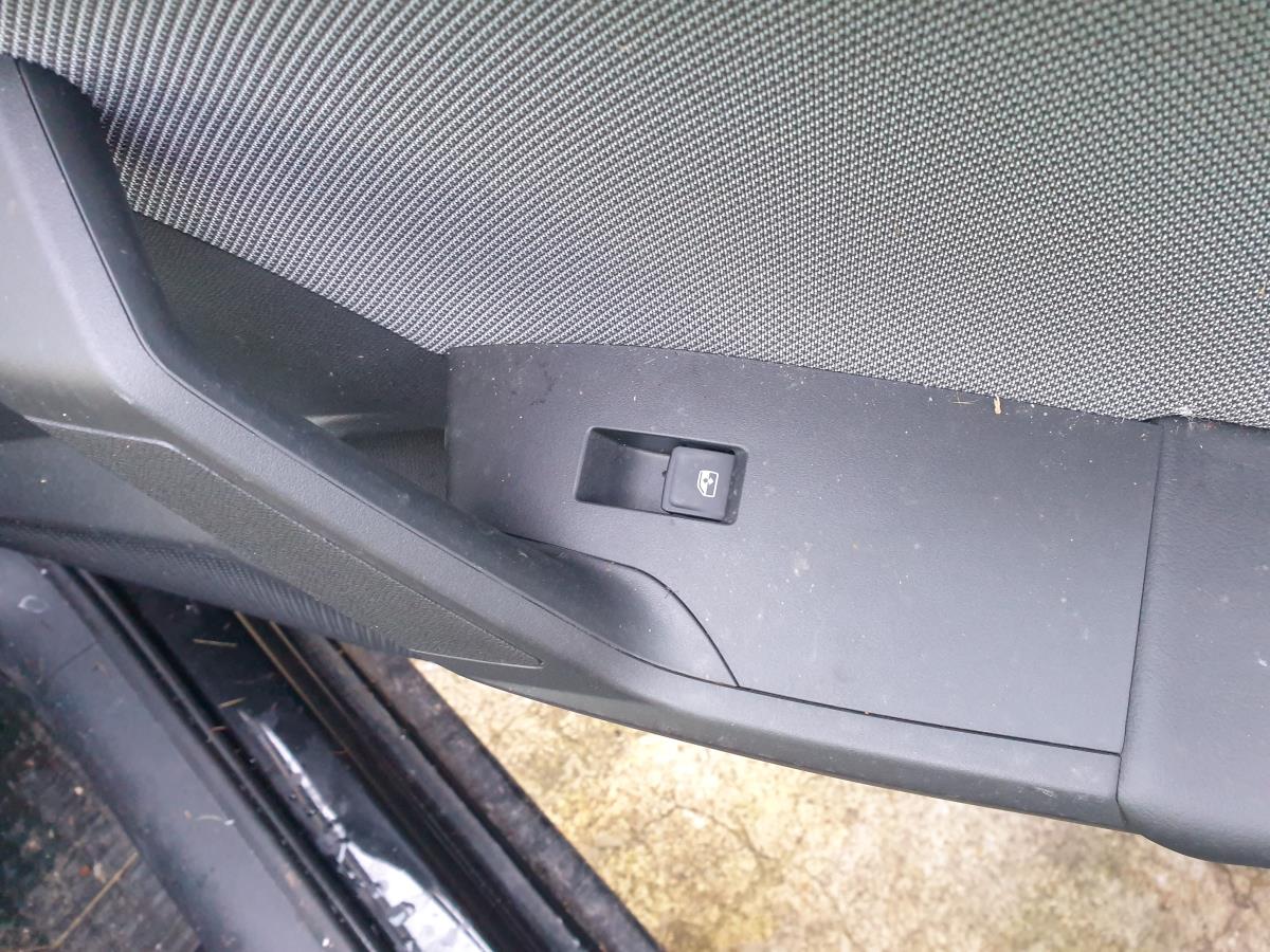 Mando / interruptor elevalunas delantero derecho SEAT Leon (KL1)