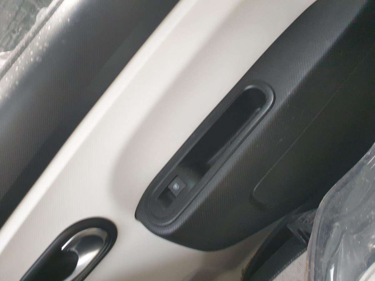 Mando / interruptor elevalunas delantero derecho RENAULT Twingo III (BCM_)