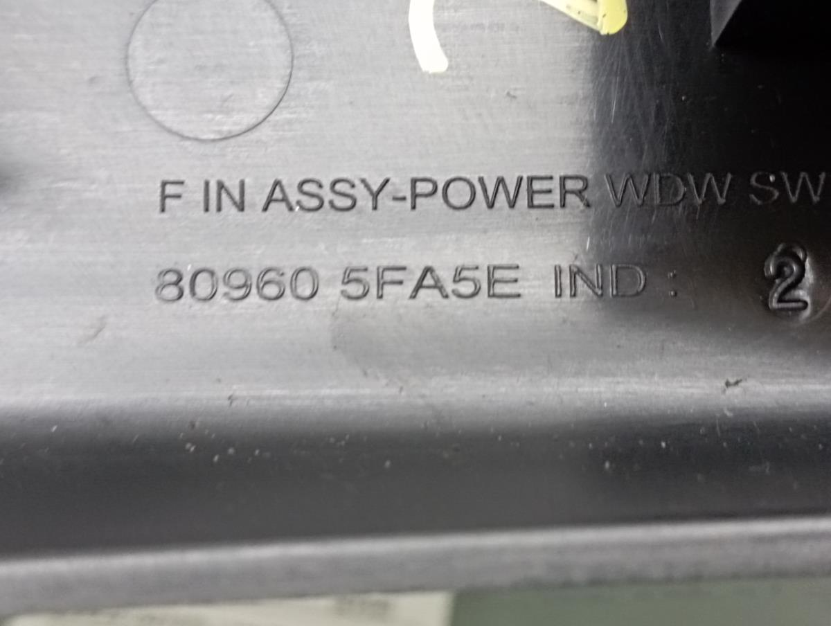 Mando / interruptor elevalunas delantero derecho NISSAN Micra V (K14) Imagem-3