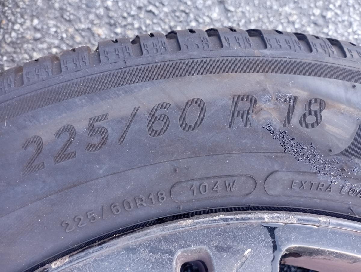 Neumático CHRYSLER 300 C Touring (LX) Imagem-1