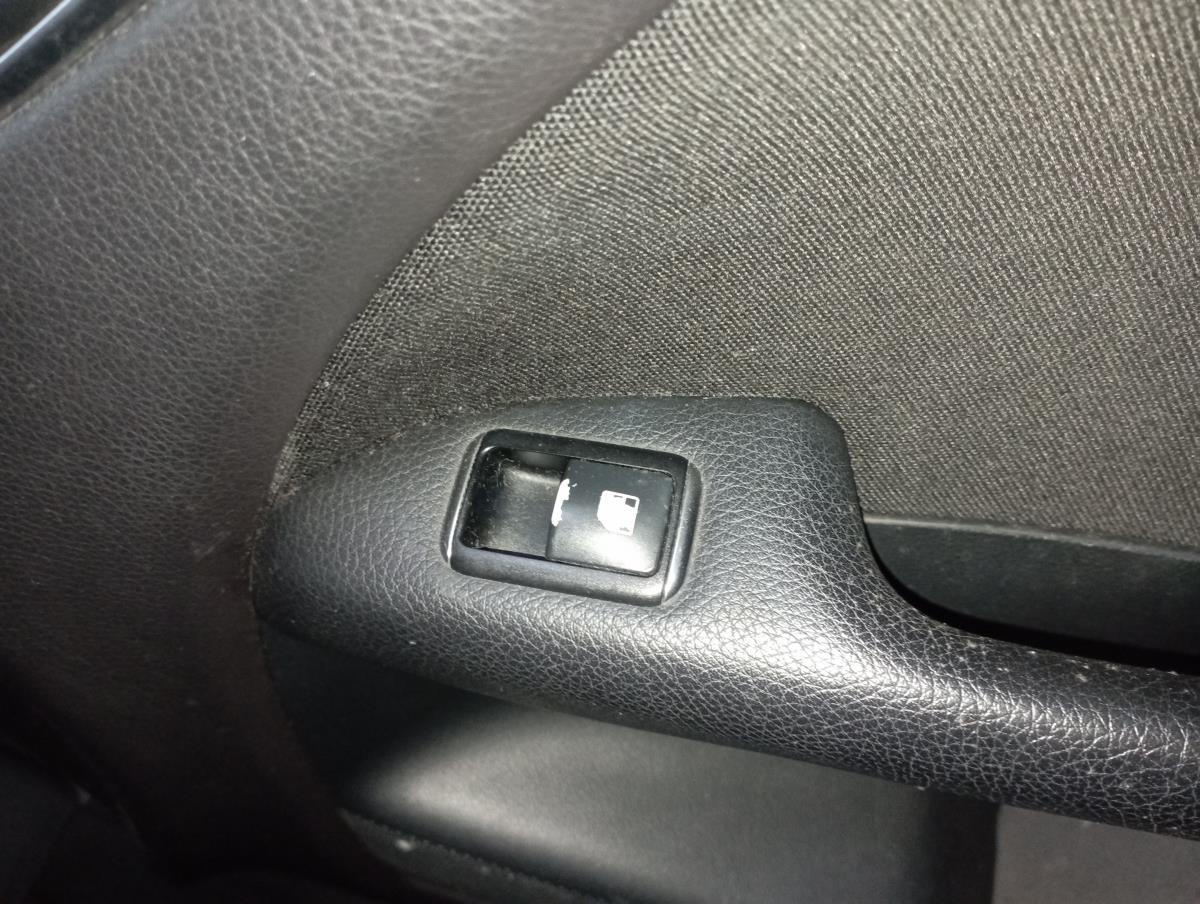 Mando / interruptor elevalunas delantero derecho MERCEDES-BENZ Classe B (W246, W242)