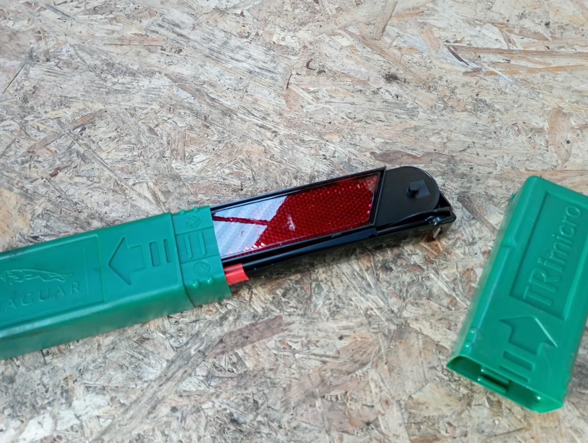 Triângulo de sinalização JAGUAR F-Pace (X761) Imagem-1