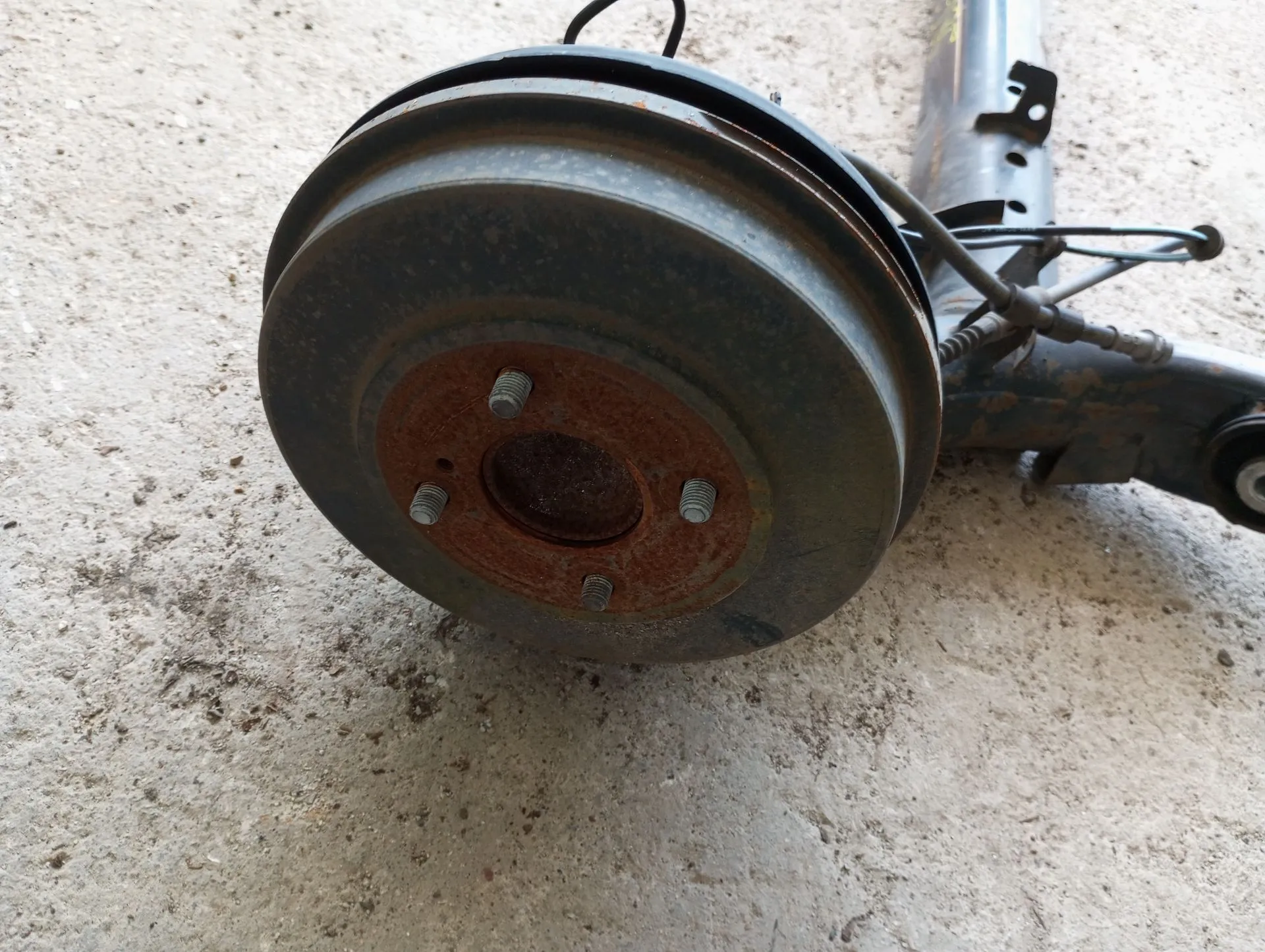 Essieu arrière à tambours FORD Transit Courier I Kombi Imagem-1