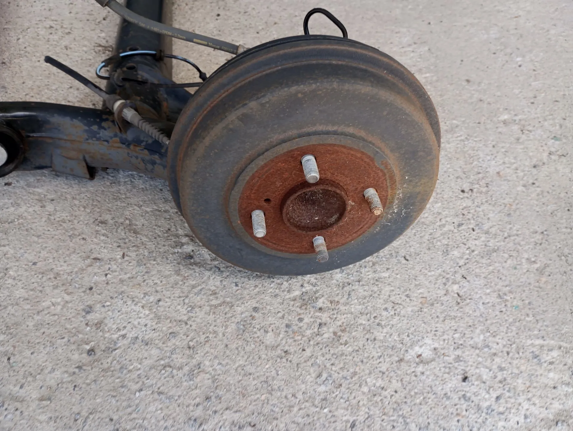 Essieu arrière à tambours FORD Transit Courier I Kombi Imagem-2