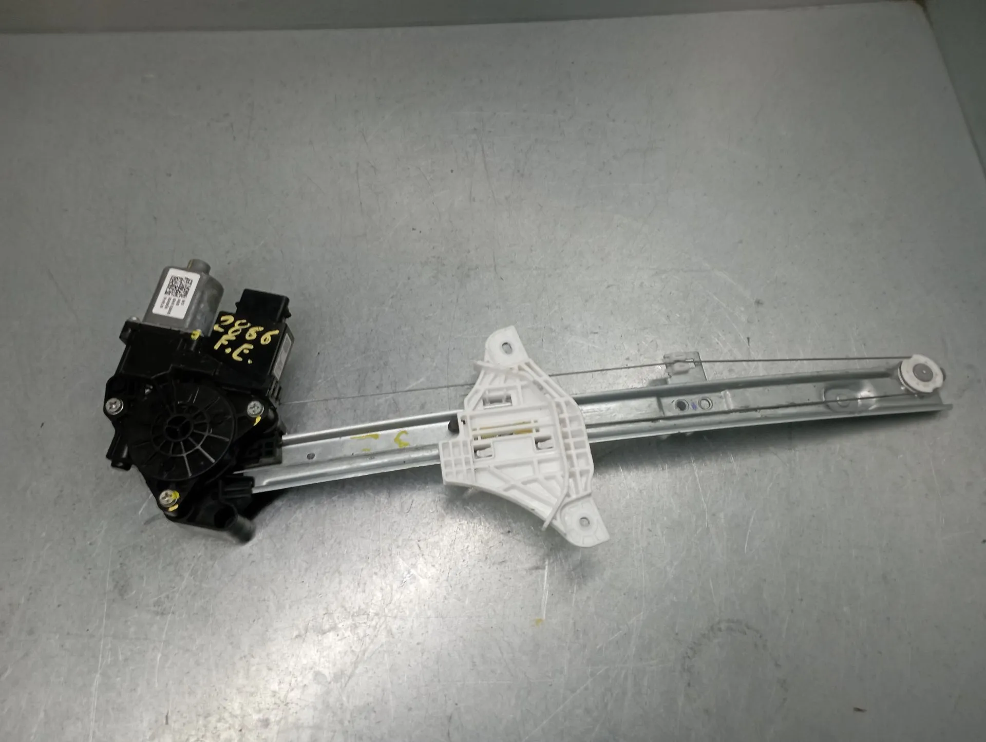 Lève-vitre avant gauche HYUNDAI i20 (BC3, BI3)