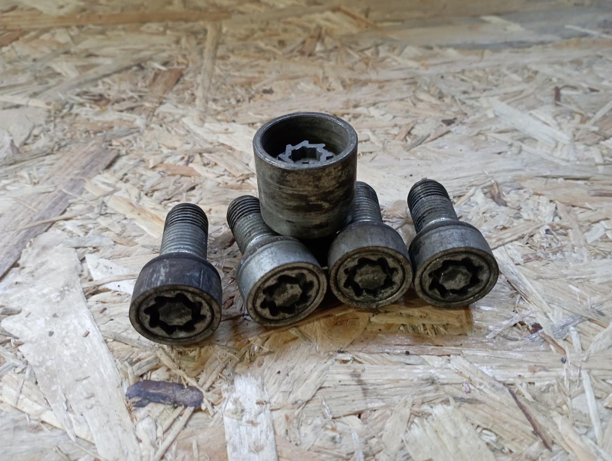 Parafuso anti-roubo VOLKSWAGEN Polo (6R, 6C)