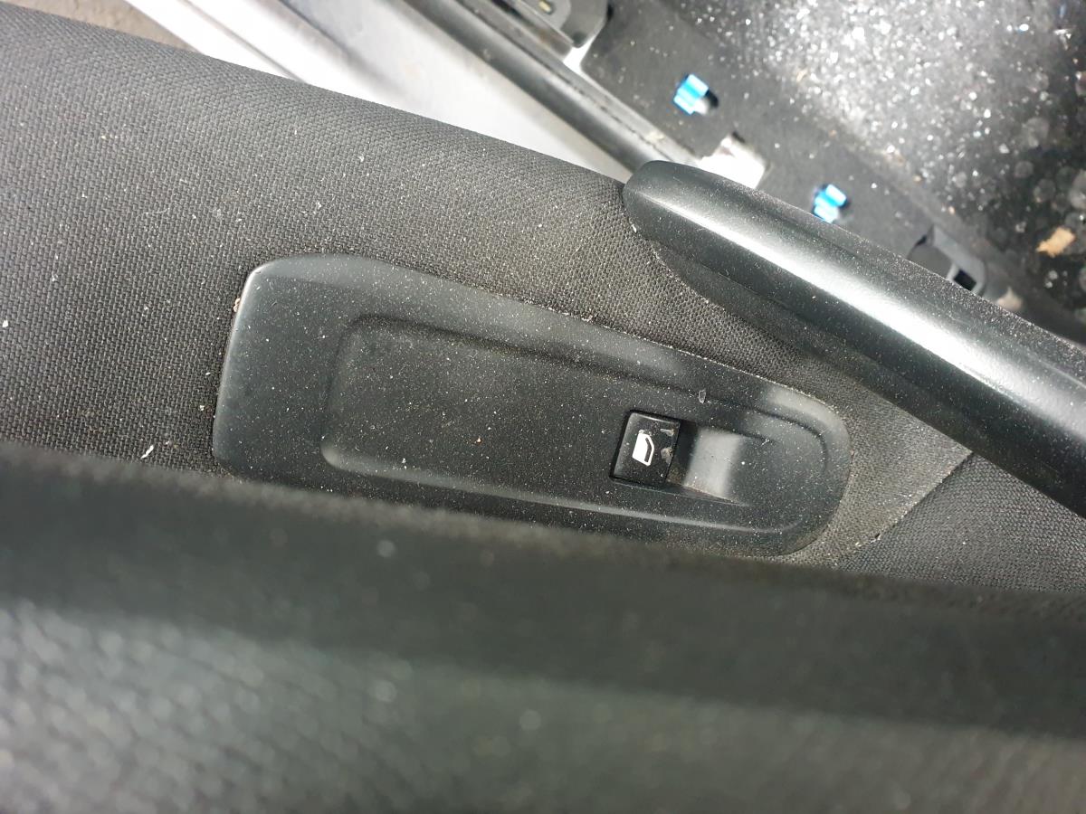 Mando / interruptor elevalunas delantero derecho PEUGEOT 308 II