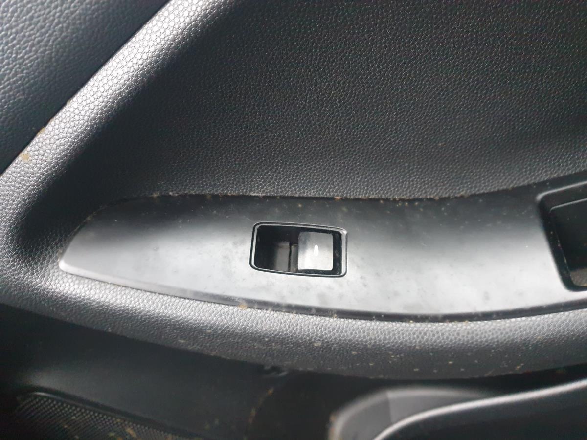 Mando / interruptor elevalunas delantero derecho HYUNDAI i20 (GB)