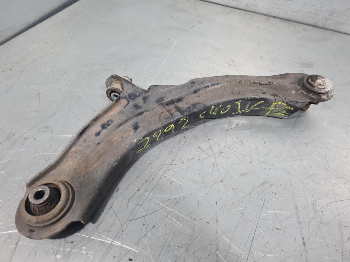 Braccio di sospensione anteriore sinistro RENAULT Clio IV (BH_)