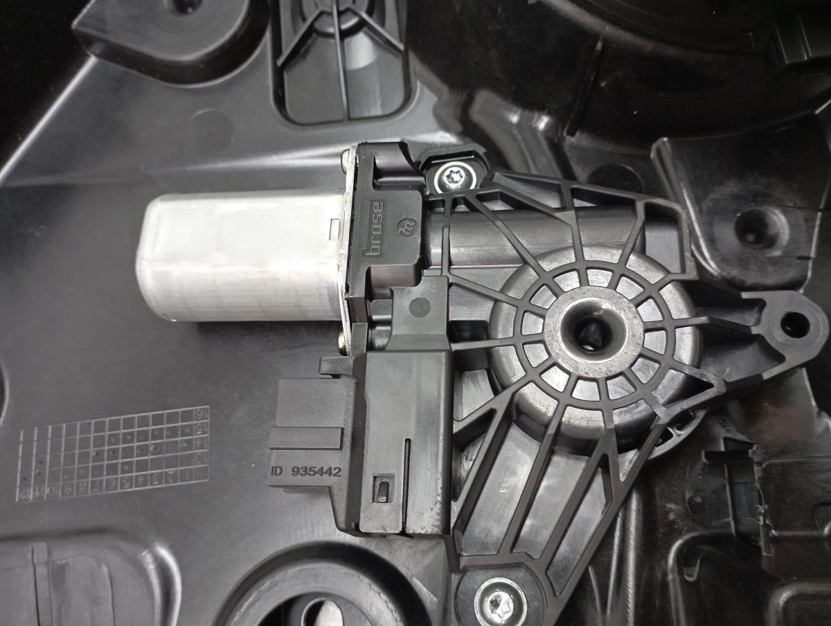 Elevalunas trasero derecho MERCEDES-BENZ Classe A (W176) Imagem-2