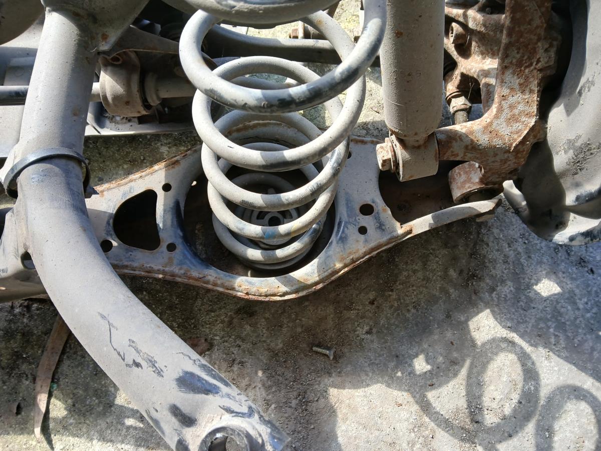 Brazo suspensión trasero derecho VOLKSWAGEN Jetta IV (162, 163)