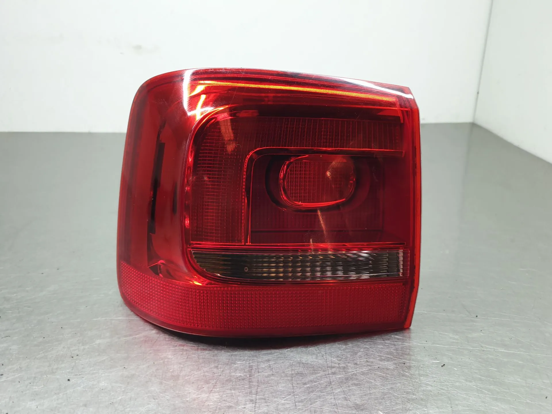 Left Tail light VOLKSWAGEN Touran (1T)