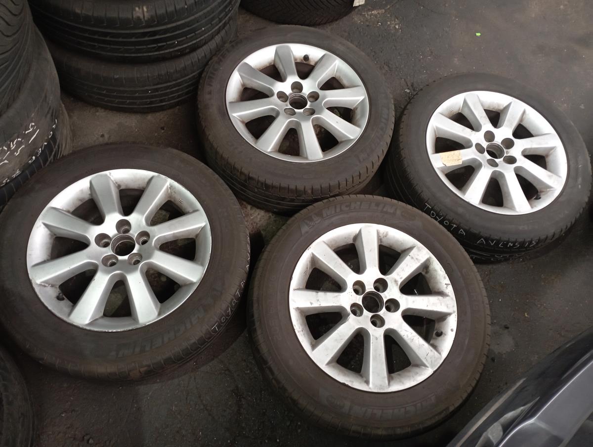 Set di cerchi TOYOTA Avensis Liftback (_T25_)