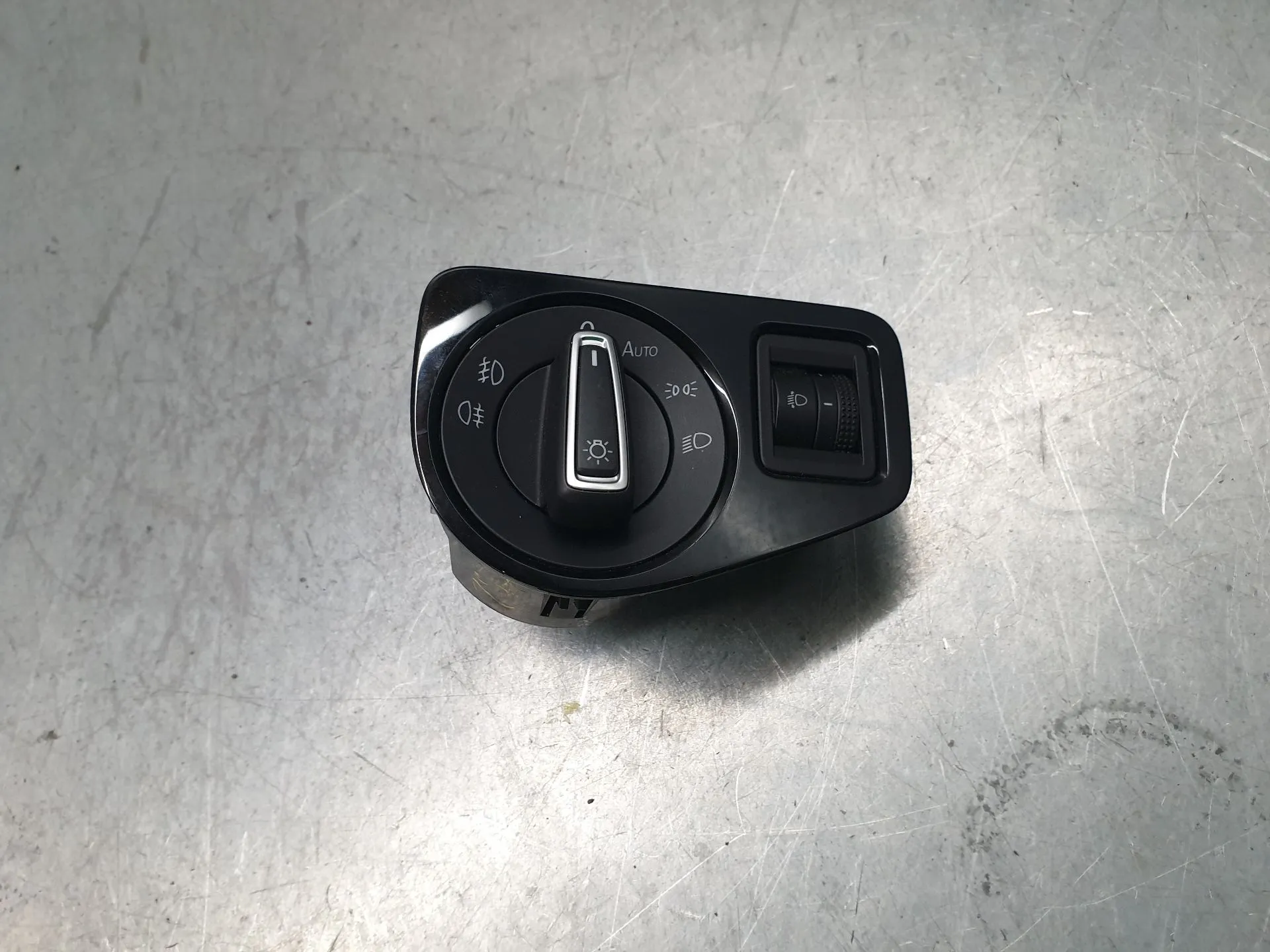 Light switch VOLKSWAGEN Golf VII (5G1, BQ1, BE1, BE2)