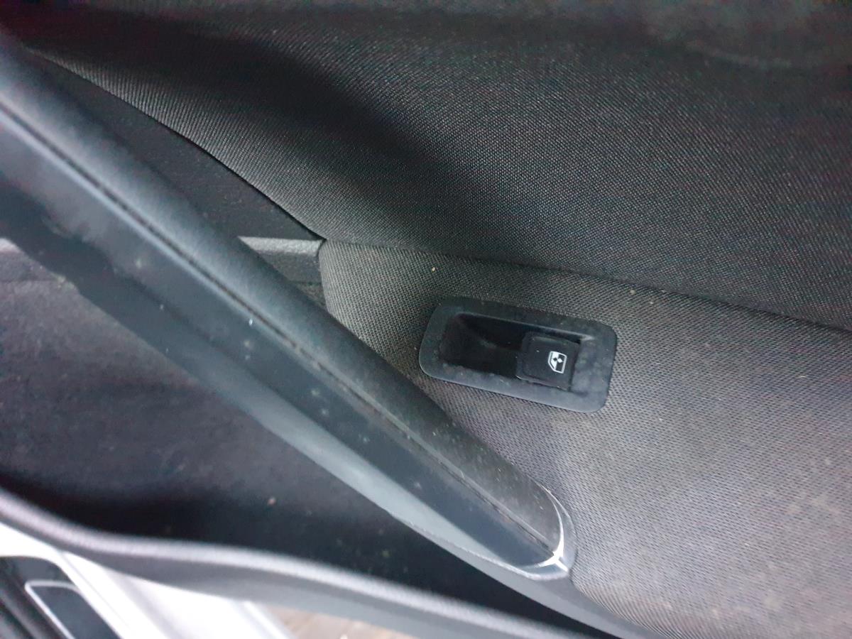 Mando / interruptor elevalunas delantero derecho VOLKSWAGEN Golf VII (5G1, BQ1, BE1, BE2)