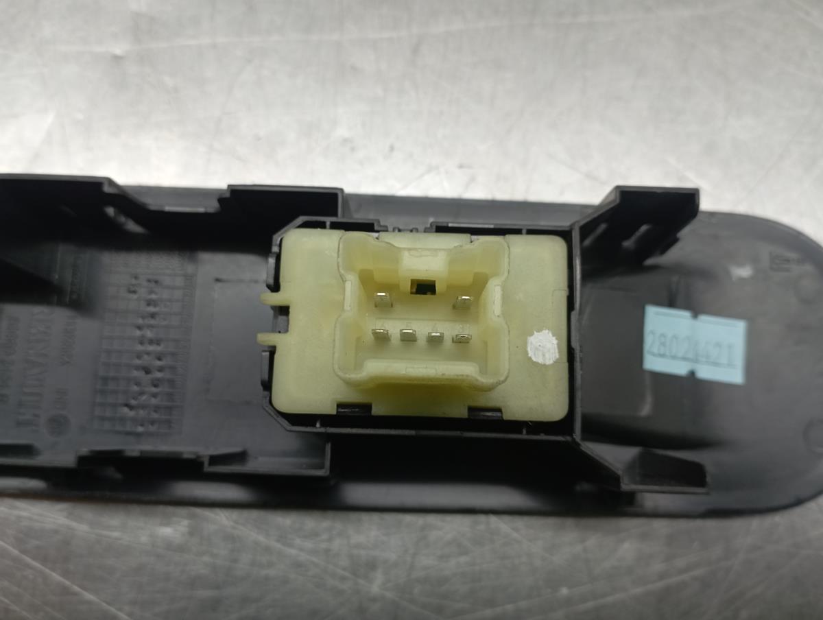 Mando / interruptor elevalunas delantero derecho RENAULT Captur (J5_) Imagem-2