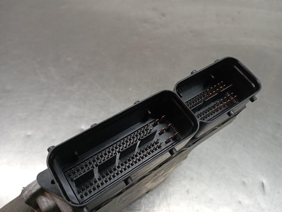 Engine control unit / ECU SKODA Octavia III Break (5E5) Imagem-2
