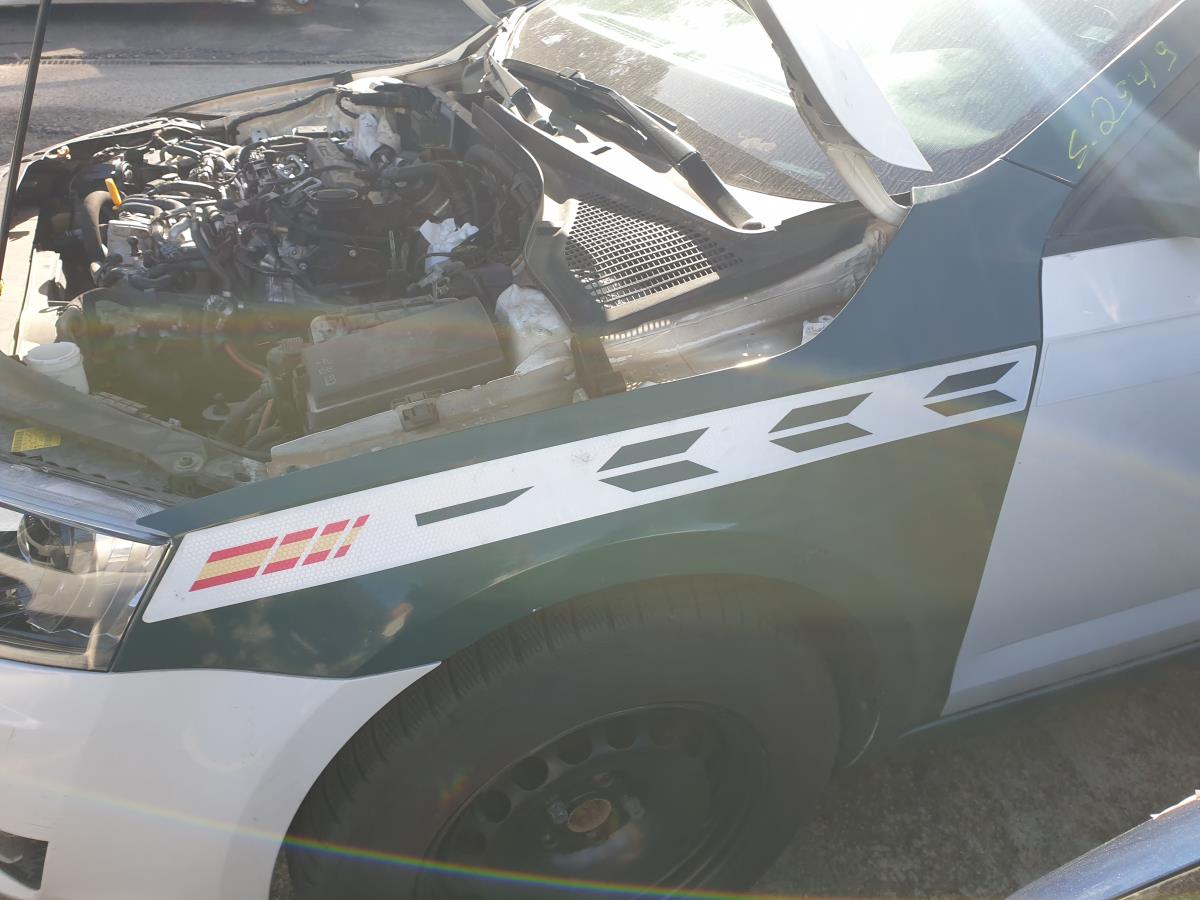Parafango sinistro SKODA Octavia III Break (5E5)