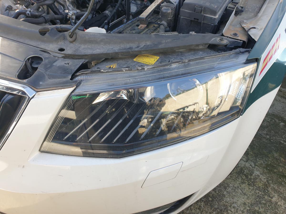 Faro anteriore sinistro SKODA Octavia III Break (5E5)