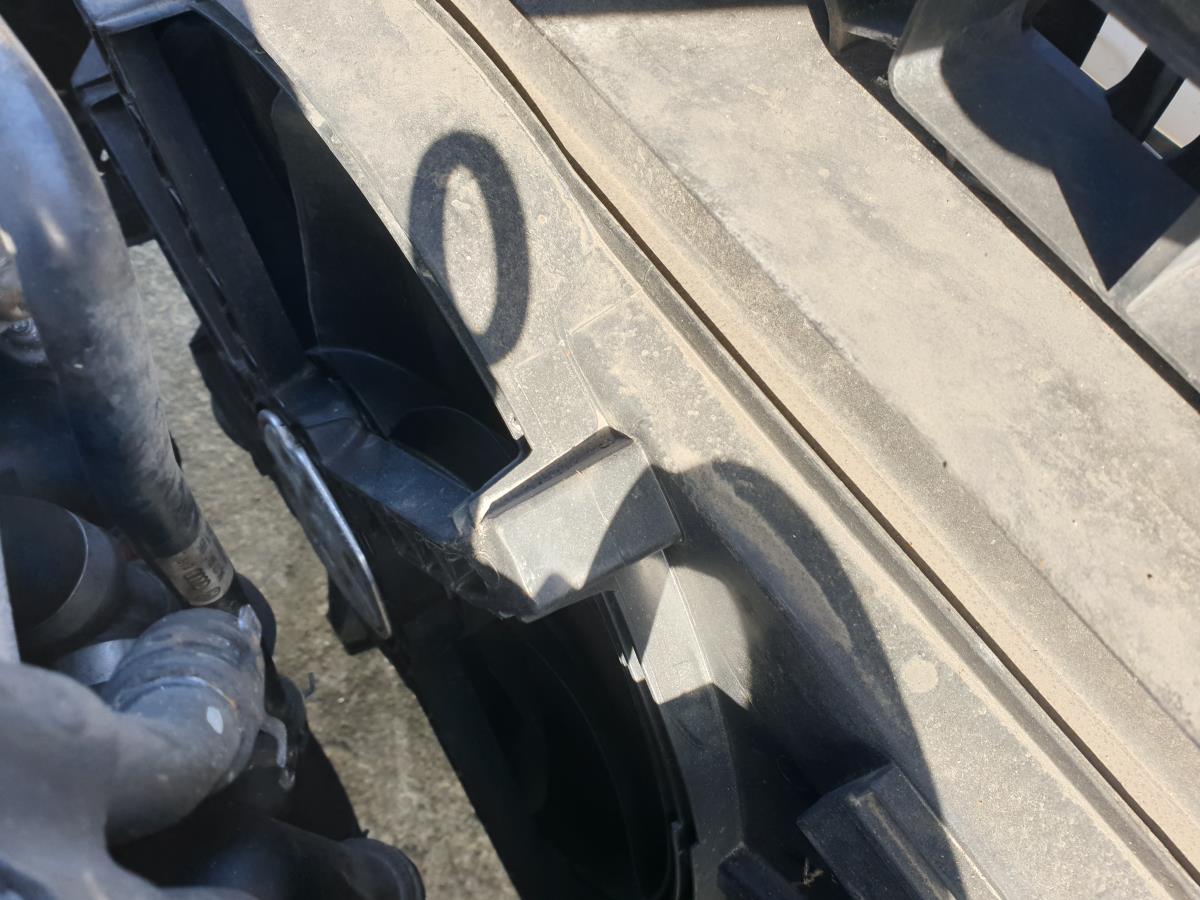 Cooling fan SKODA Octavia III Break (5E5)