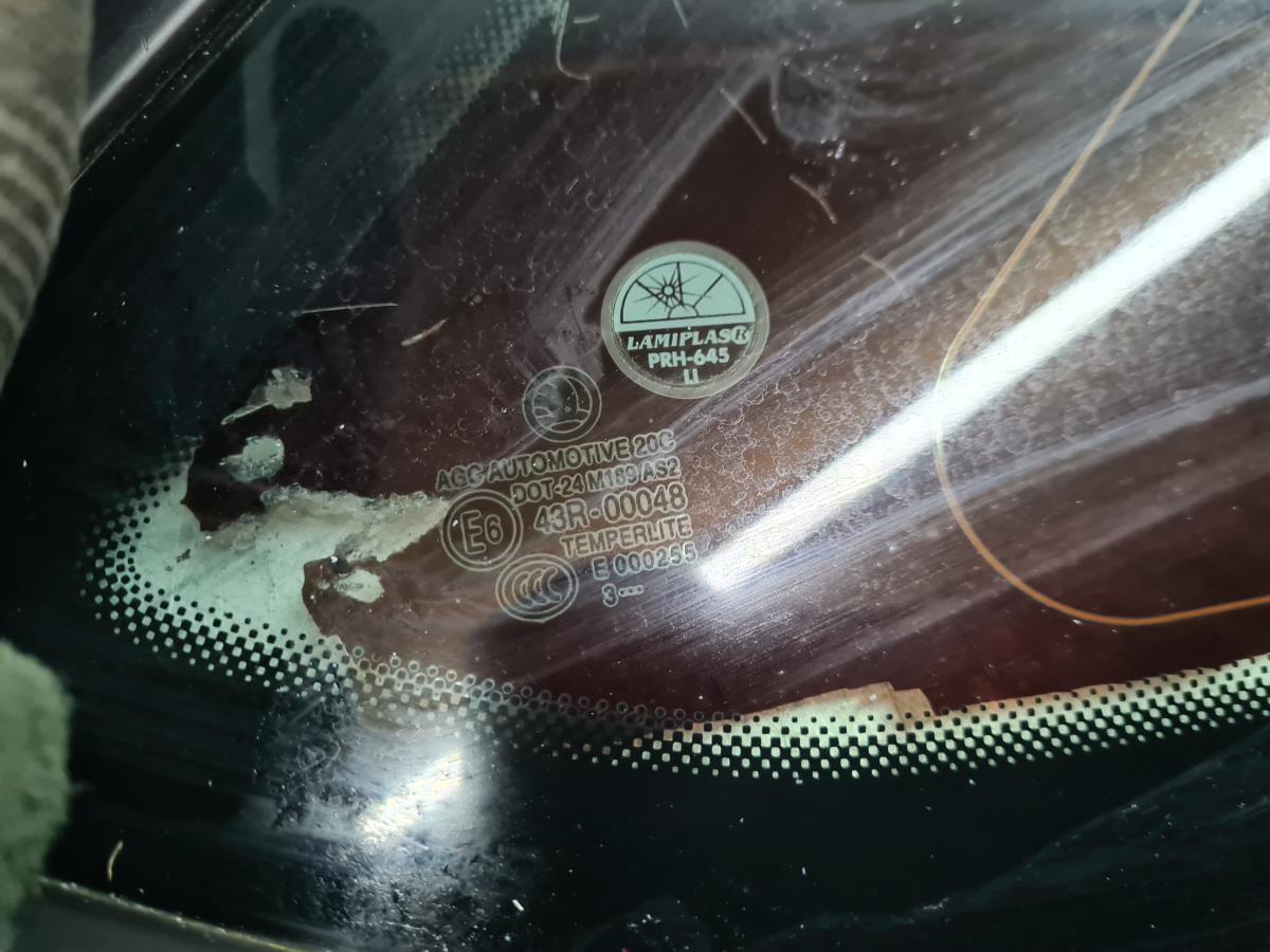 Right rear quarter glass SKODA Octavia III Break (5E5) Imagem-1