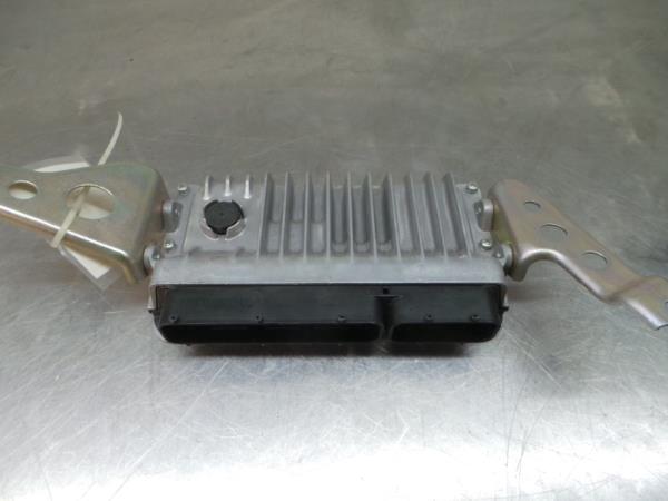 Centralina motor / ECU TOYOTA Yaris (_P13_) Imagem-1