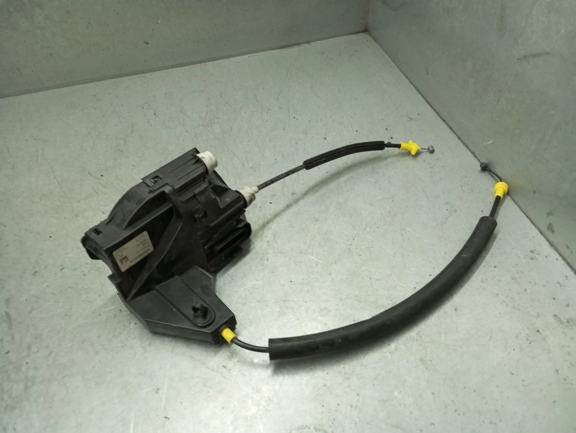 Fechadura / fecho porta trás direito LAND ROVER Discovery V (L462) Imagem-1