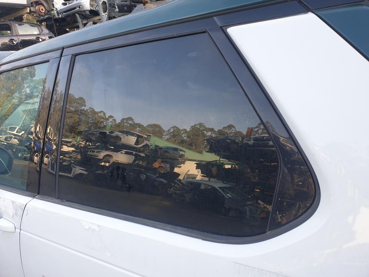 Vetro porta posteriore sinistra LAND ROVER Discovery V (L462)
