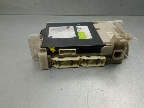 Caixa fusíveis / SAM / BSI TOYOTA Yaris (_P13_) Imagem-1