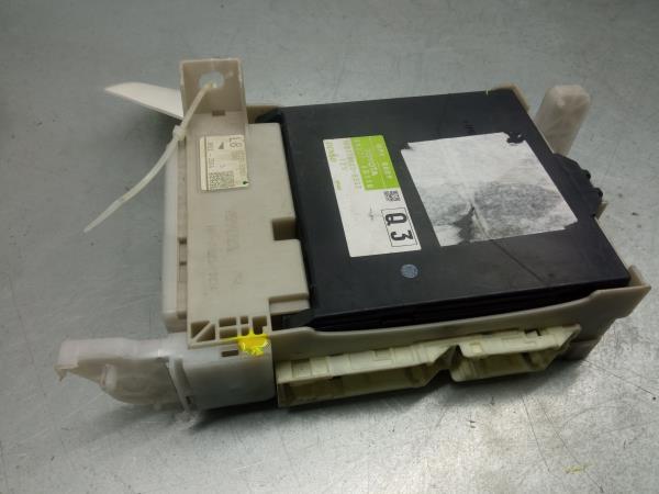 Caixa fusíveis / SAM / BSI TOYOTA Yaris (_P13_) Imagem-0