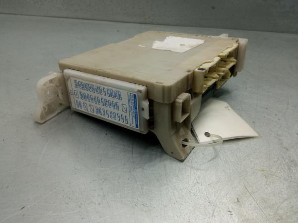 Caixa fusíveis / SAM / BSI TOYOTA Yaris (_P13_) Imagem-4