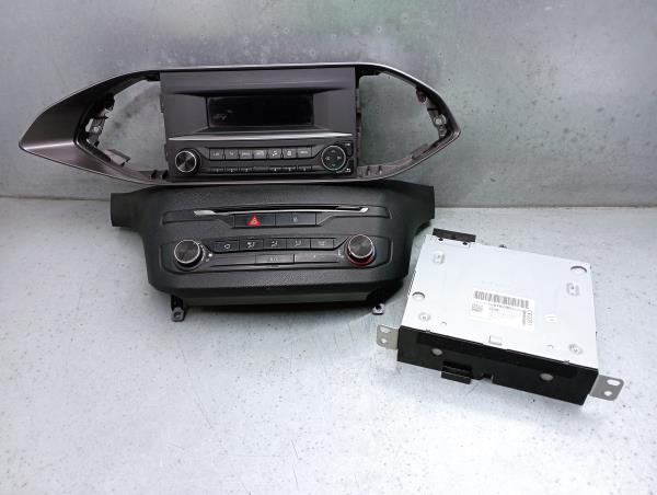 Kit Auto-rádio PEUGEOT 308 SW II Imagem-0