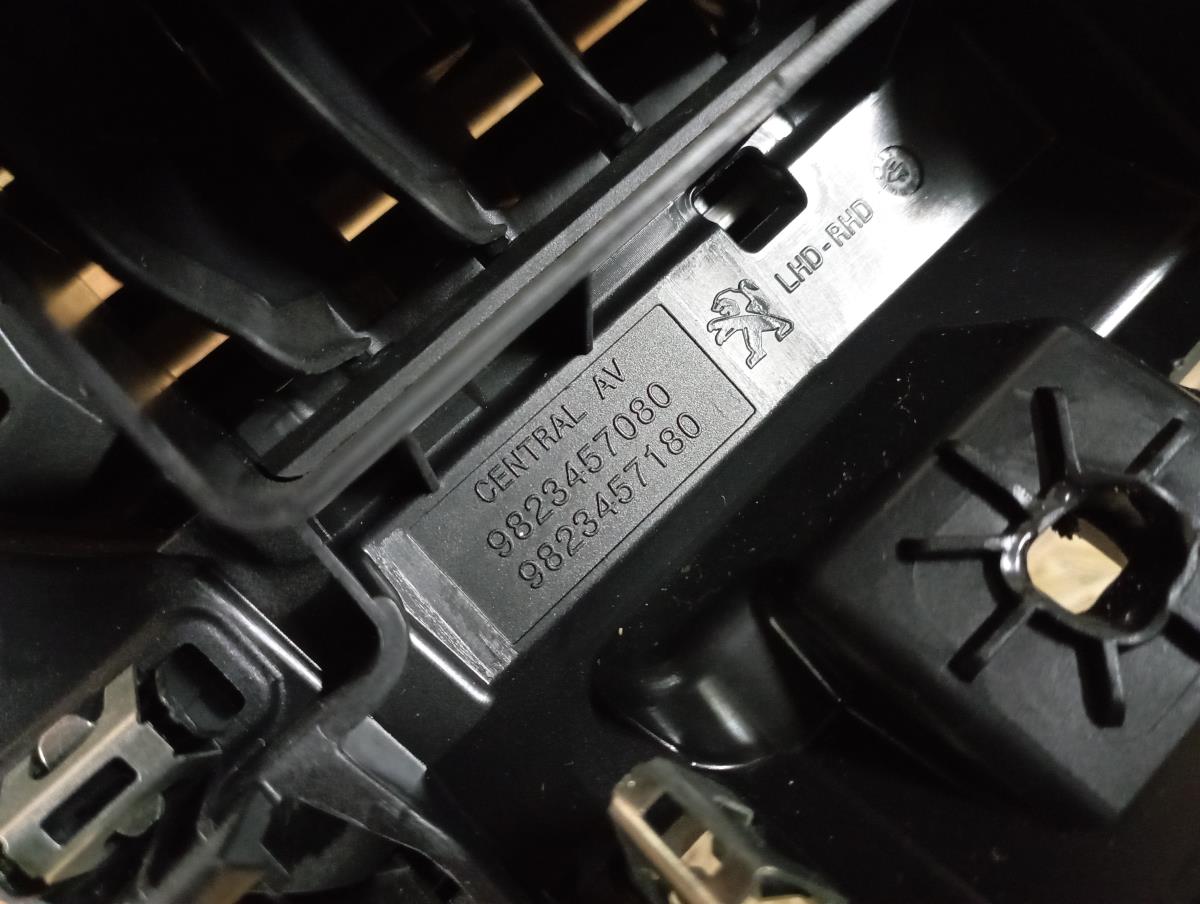 Commande de radio PEUGEOT 2008 II (U_) Imagem-3