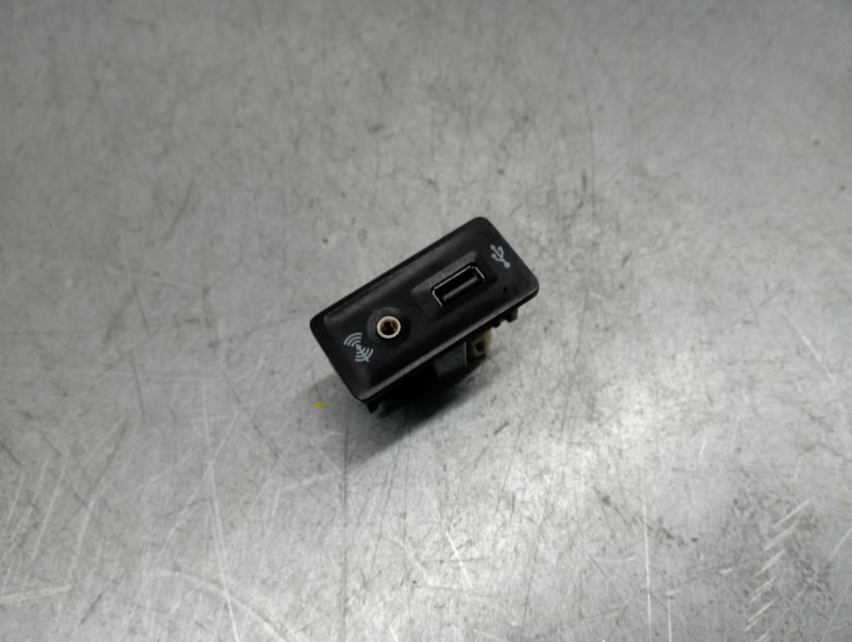 Módulo USB / AUX / IPOD VOLKSWAGEN Golf VII (5G1, BQ1, BE1, BE2)