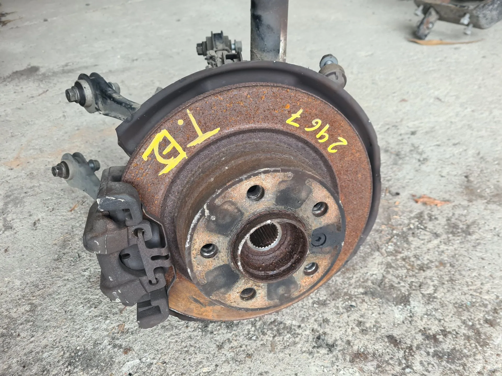 Left rear steering knuckle BMW 1 (F20)