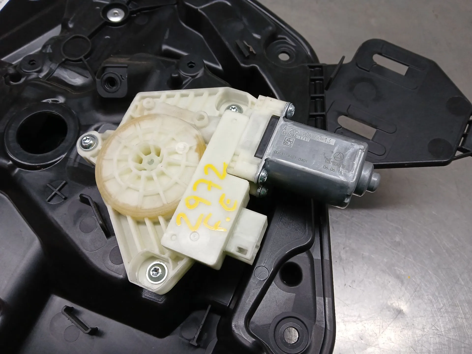 Lève-vitre avant gauche MERCEDES-BENZ Classe C Carrinha (S205) Imagem-1