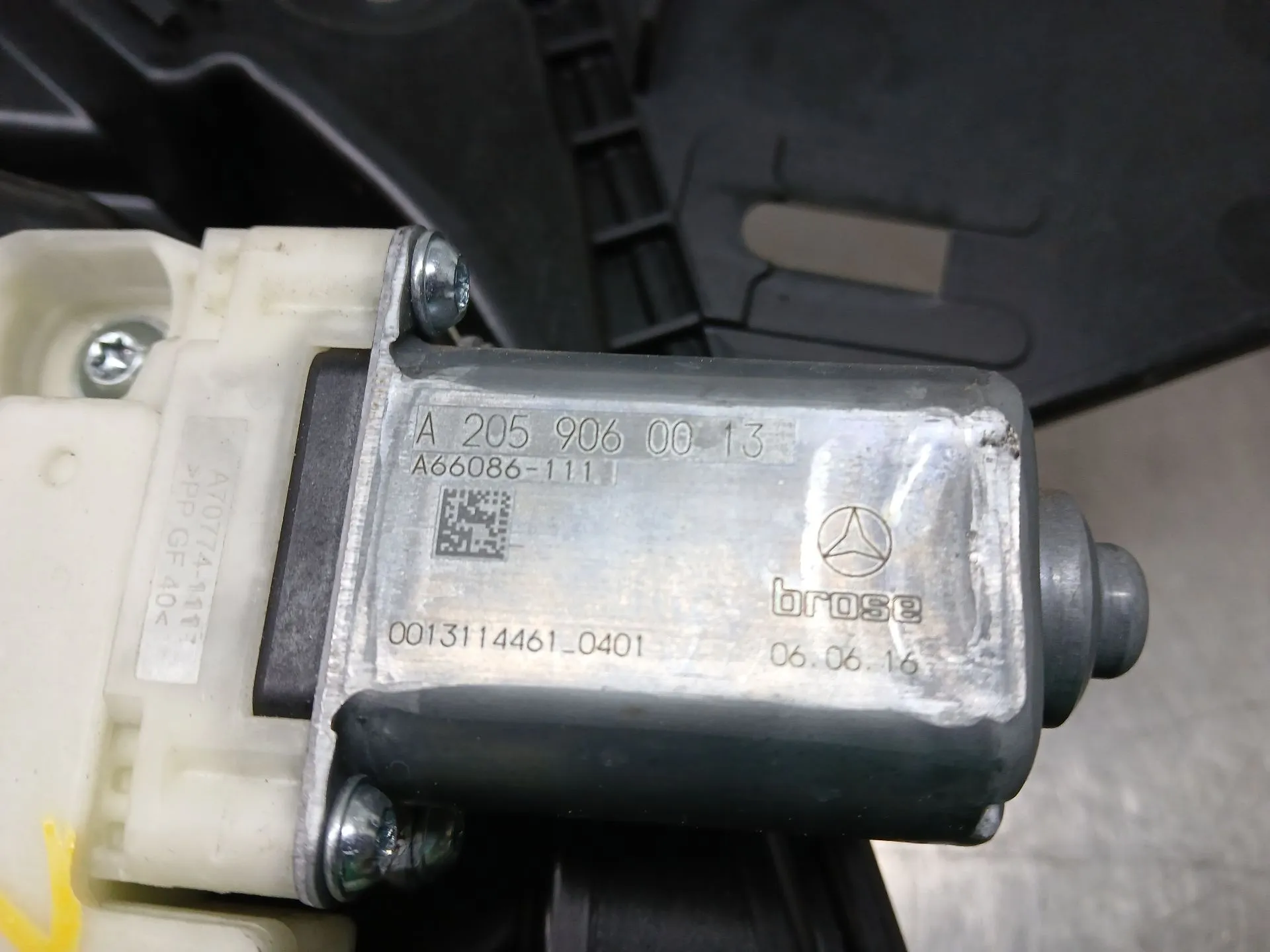 Lève-vitre avant gauche MERCEDES-BENZ Classe C Carrinha (S205) Imagem-4