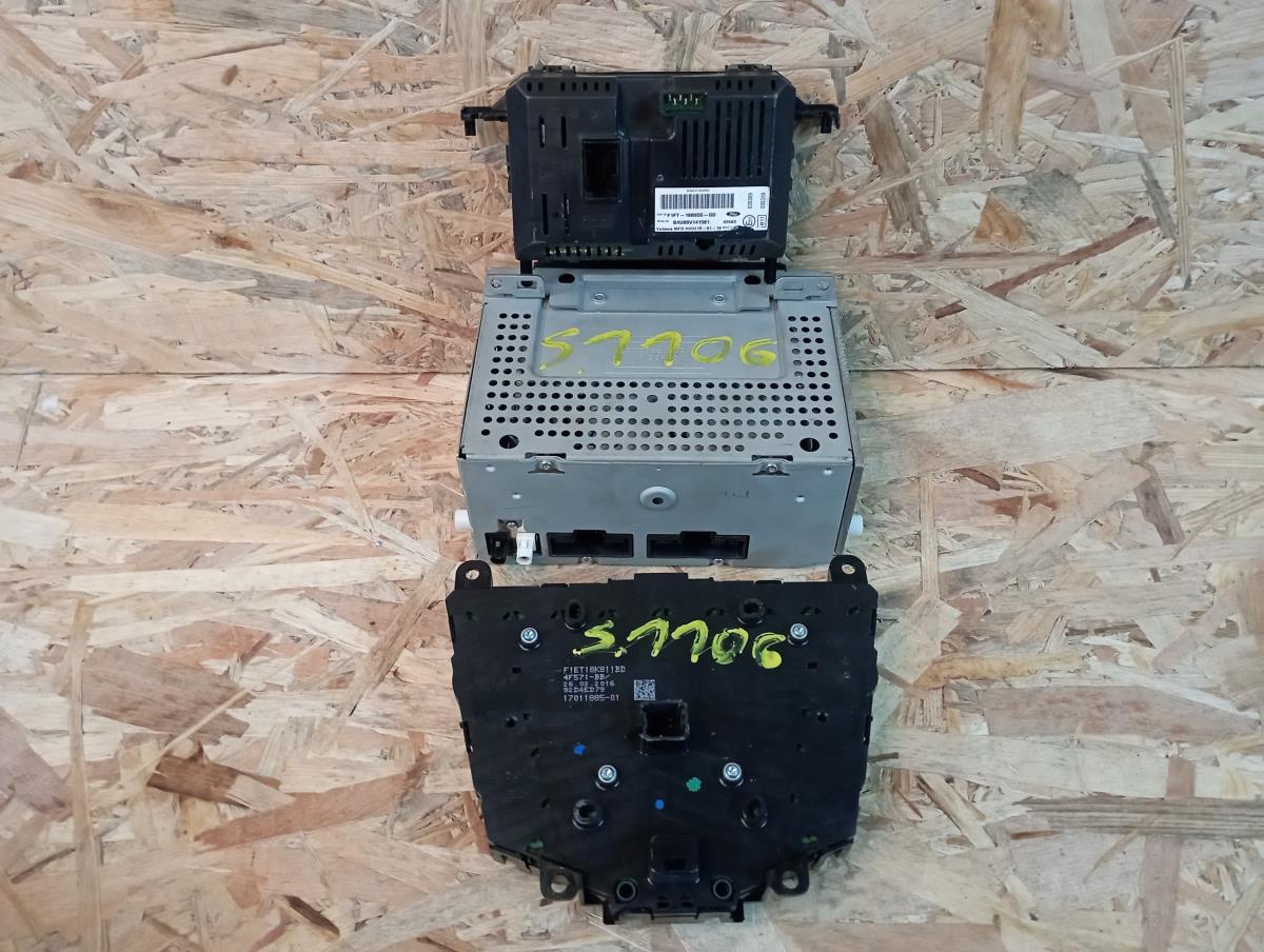 Kit Auto-rádio FORD Focus III Imagem-1