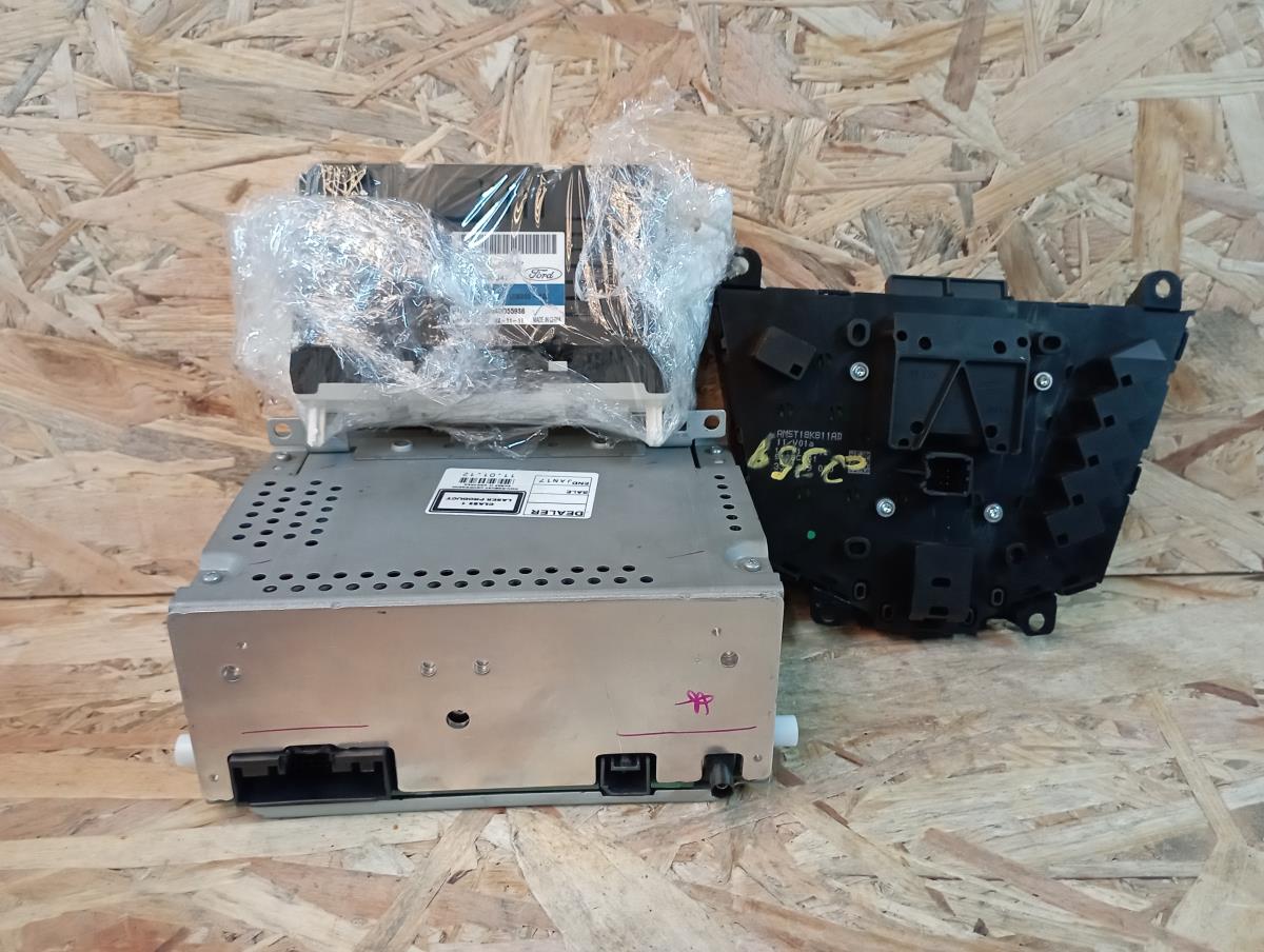 Kit Auto-rádio FORD Focus III Imagem-1