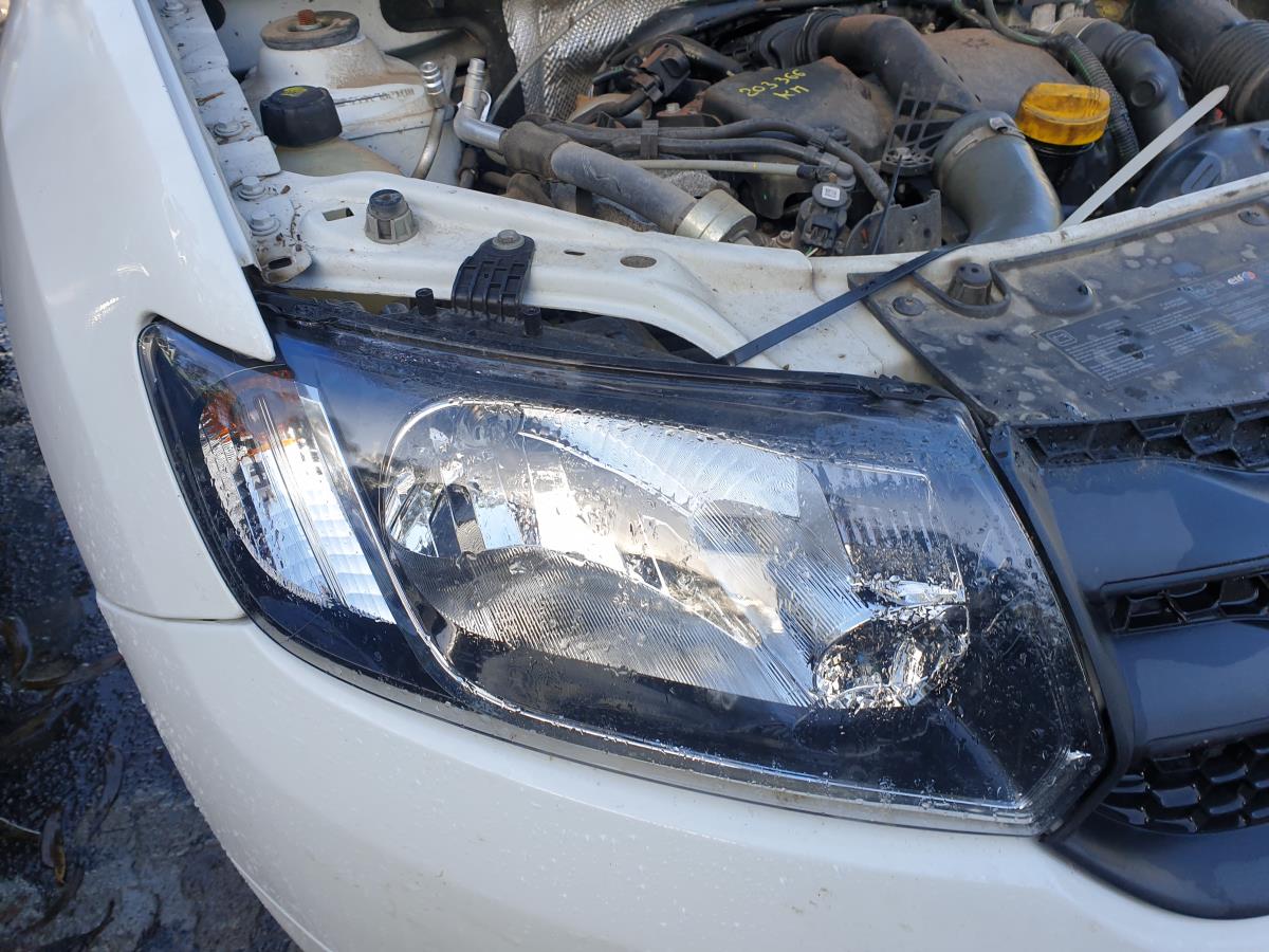 Ótica / farol direita DACIA Logan II Sedan (4S_)