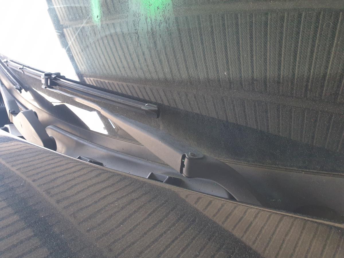 Brazo de limpiaparabrisas delantero izquierdo MERCEDES-BENZ Classe C Carrinha (S204)