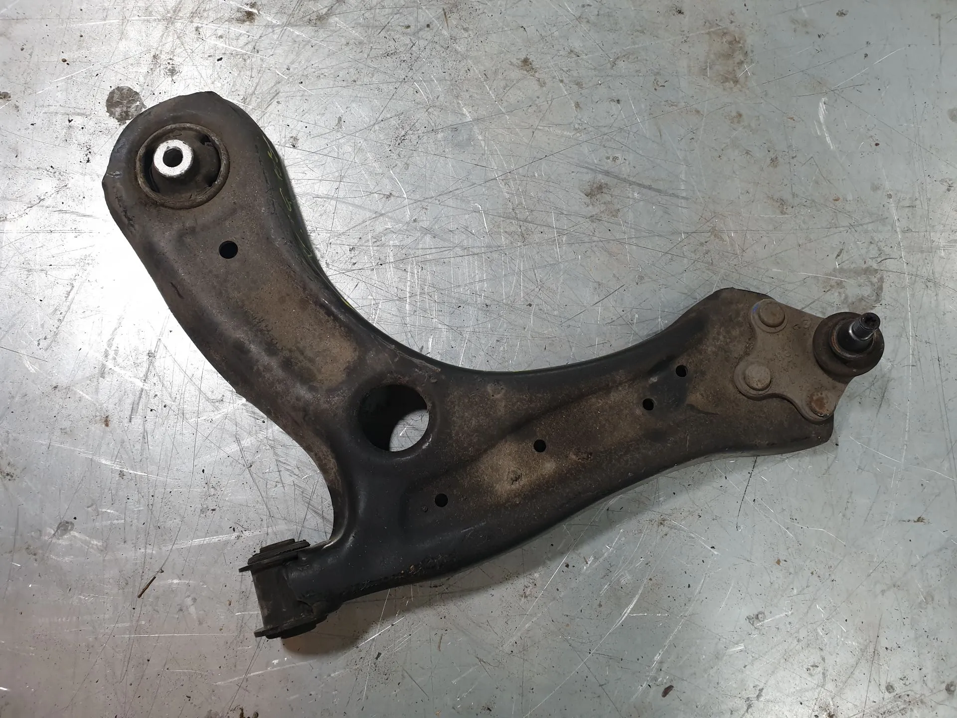 Brazo suspensión delantero izquierdo SKODA Fabia III Hatchback (NJ3)