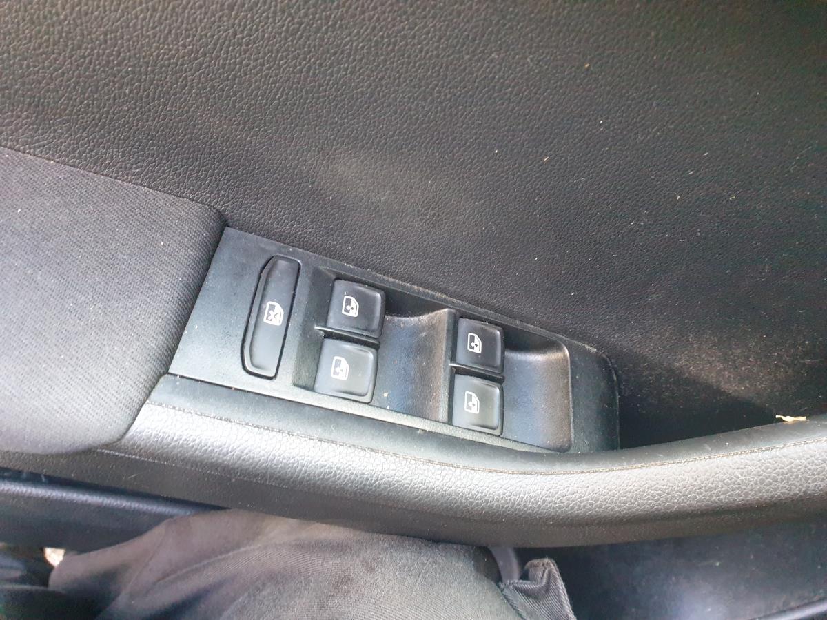 Comando / botão / interruptor vidros frente esquerdo SKODA Fabia III Hatchback (NJ3)