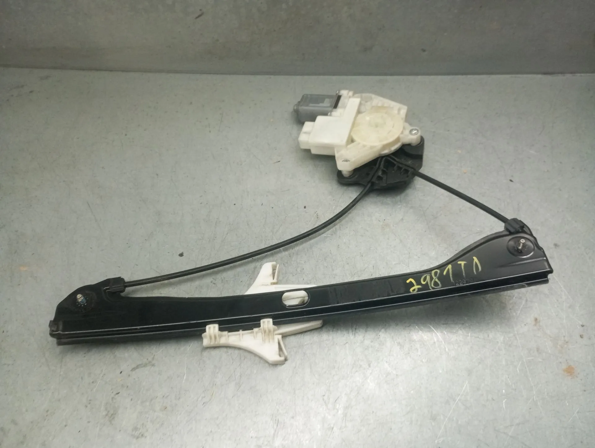 Elevalunas trasero derecho SKODA Fabia III Hatchback (NJ3)