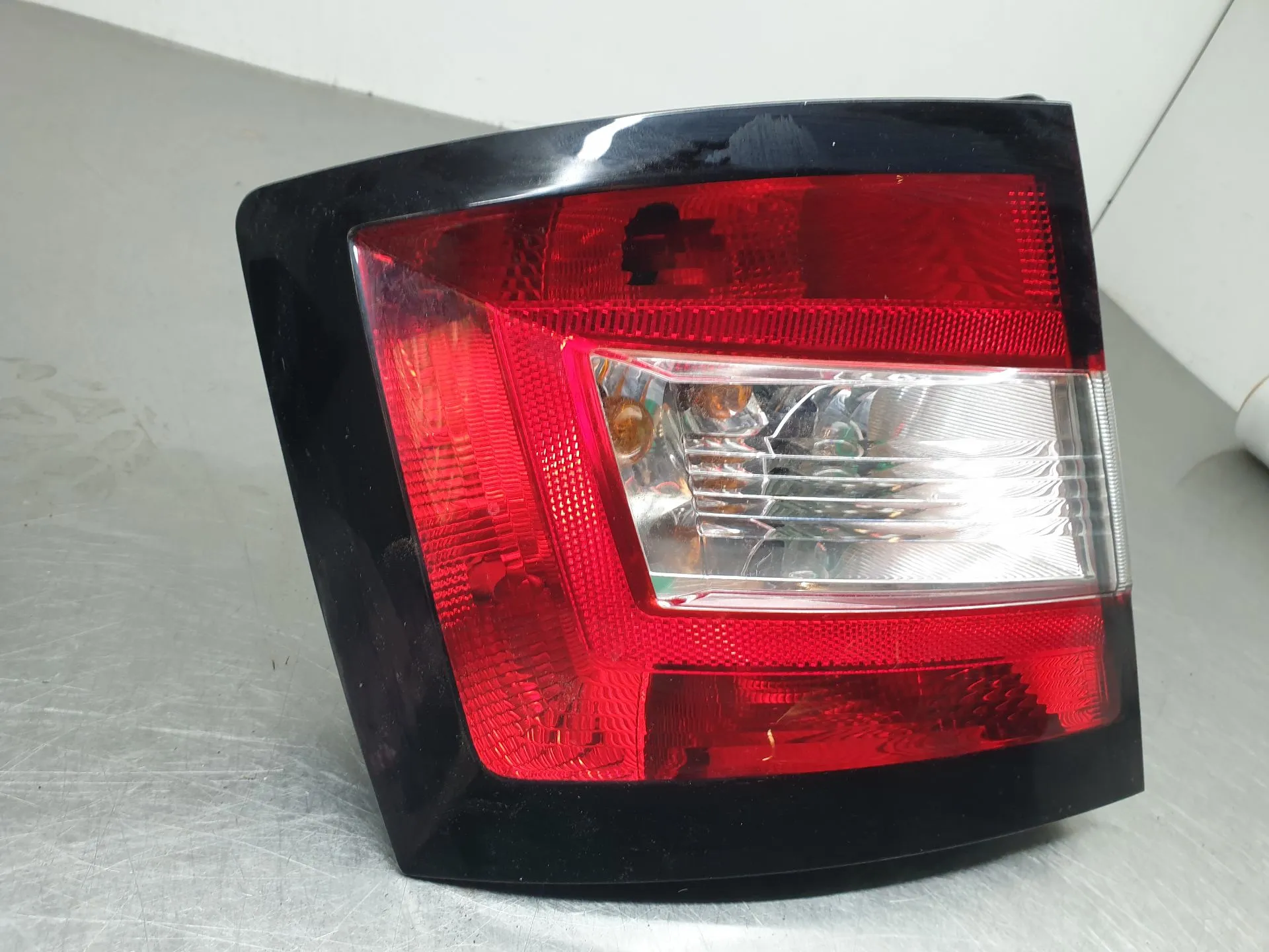 Feu arrière Gauche SKODA Fabia III Hatchback (NJ3) Imagem-1