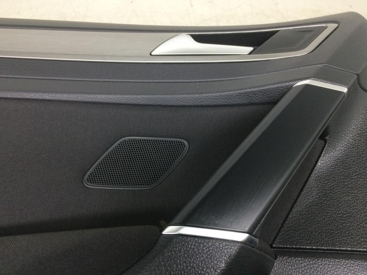 Forra porta / quartela trás esquerda VOLKSWAGEN Golf VII (5G1, BQ1, BE1, BE2) Imagem-1