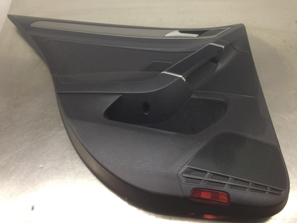 Forra porta / quartela trás esquerda VOLKSWAGEN Golf VII (5G1, BQ1, BE1, BE2)