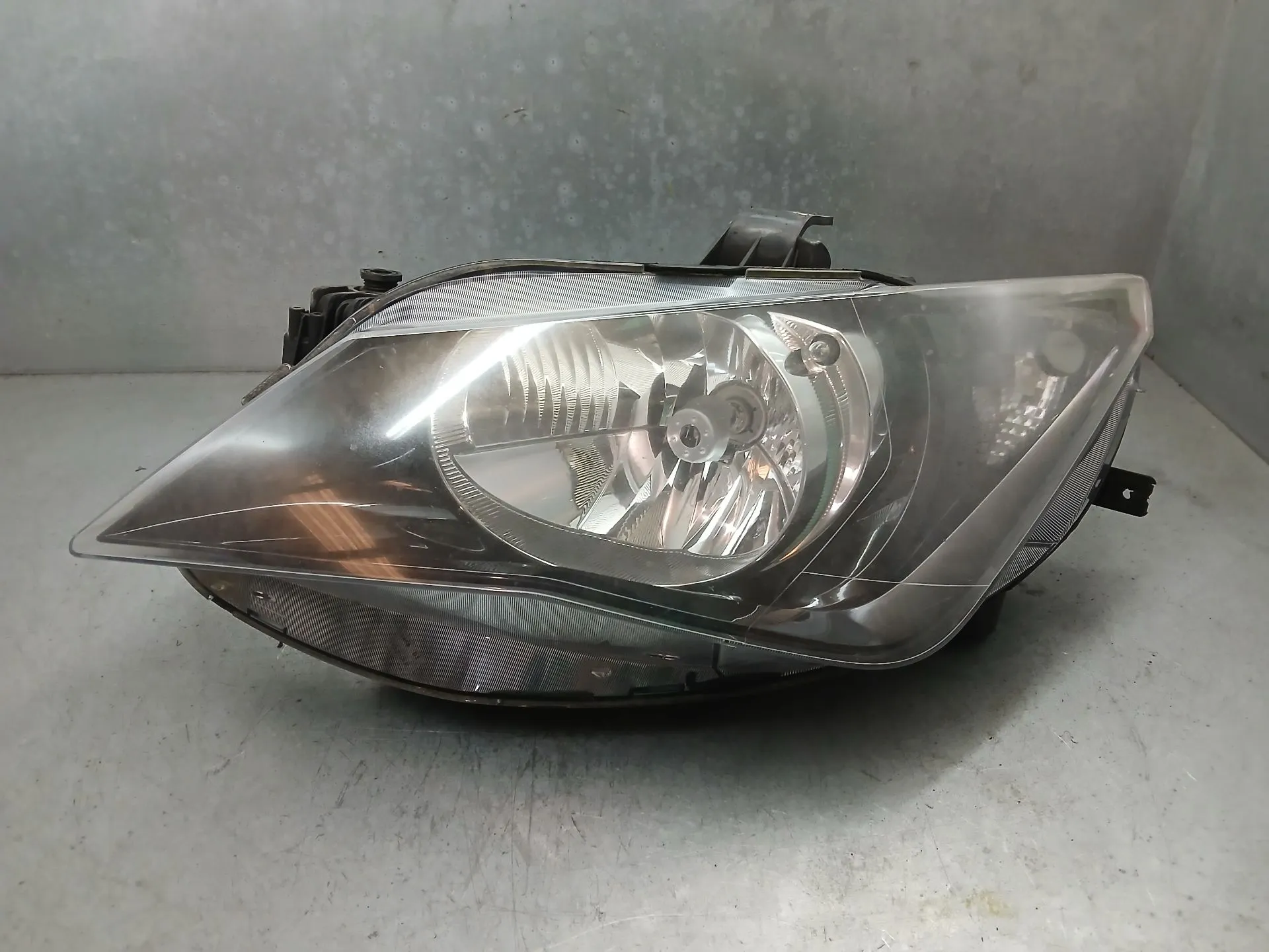 Ótica / farol esquerda SEAT Ibiza IV (6J5, 6P1)