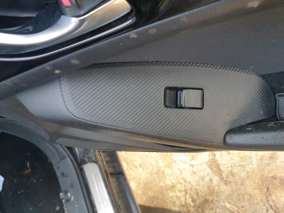 Commande / interrupteur lève-vitre Avant Droite MAZDA 3 (BM)